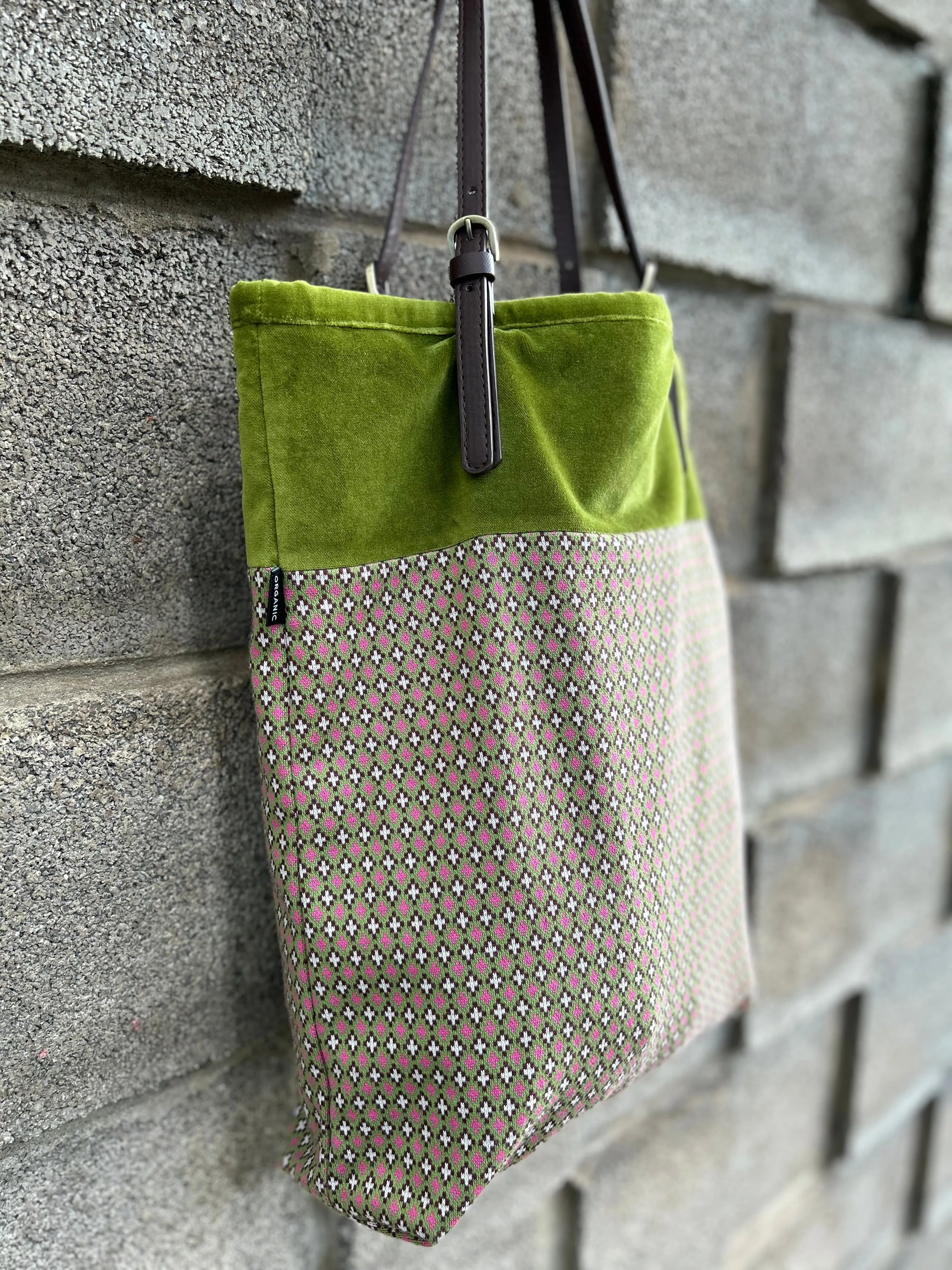 Organic cotton wristees with thumb - Vintage patchwork - green